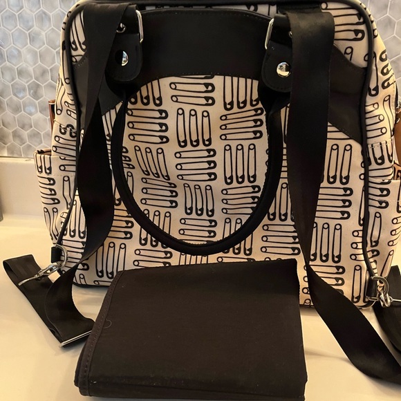 Petunia Pickle Bottom Sashay Satchel Backpack - London calling - Picture 6 of 7